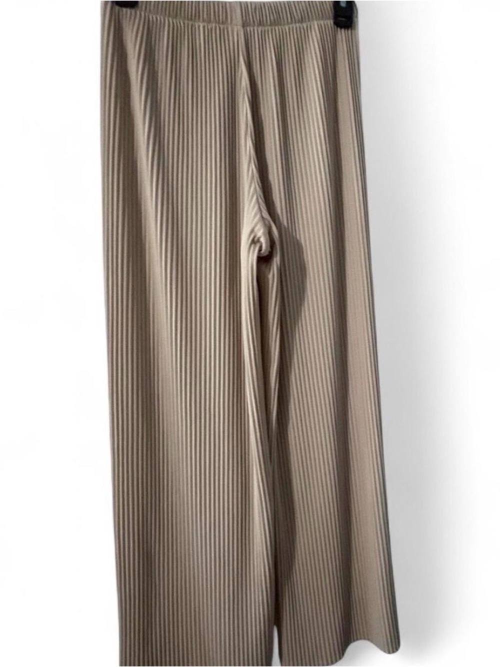 Uniqlo Tan Pleated Wide Leg Pants